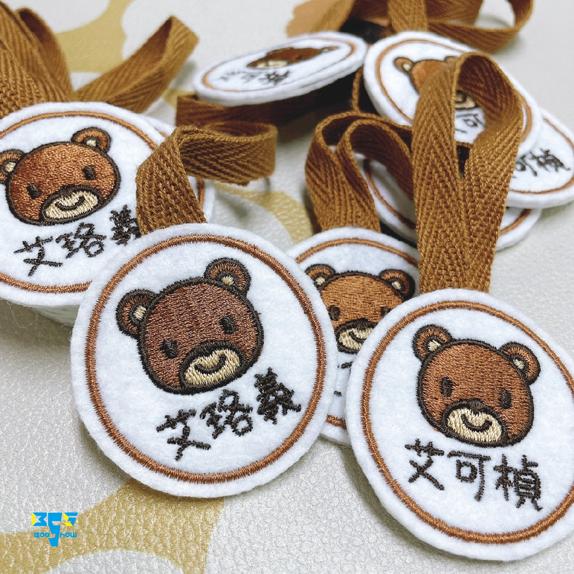 刺繡姓名吊牌 圓形 / 客製化姓名布標 / 幼兒園吊牌 / 包包吊飾 / 訂製禮物吊飾